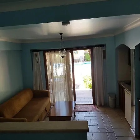 Ξενοδοχείο με διαμερίσματα Pinarhan Studio 3*